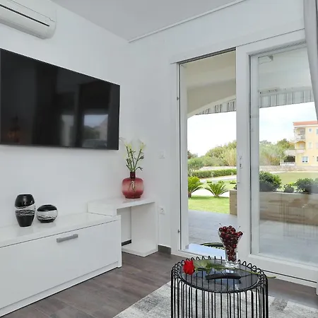 Suva Punta, No 3 Vir