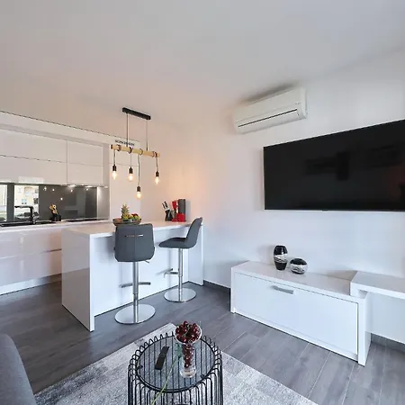 Suva Punta, No 3 * Vir