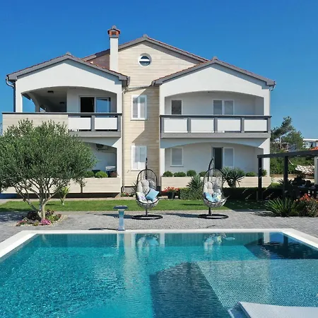 Suva Punta, No 3 *