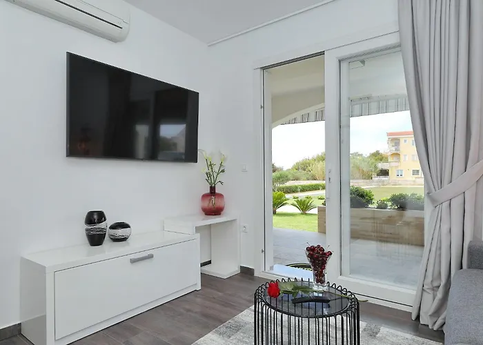 Suva Punta, No 3 Vir